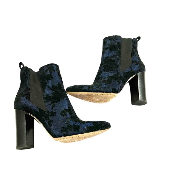 Vince Camuto Women's Britsy Ankle Boot Blue Black Floral size 8 Victorian Style - Picture 2 of 7